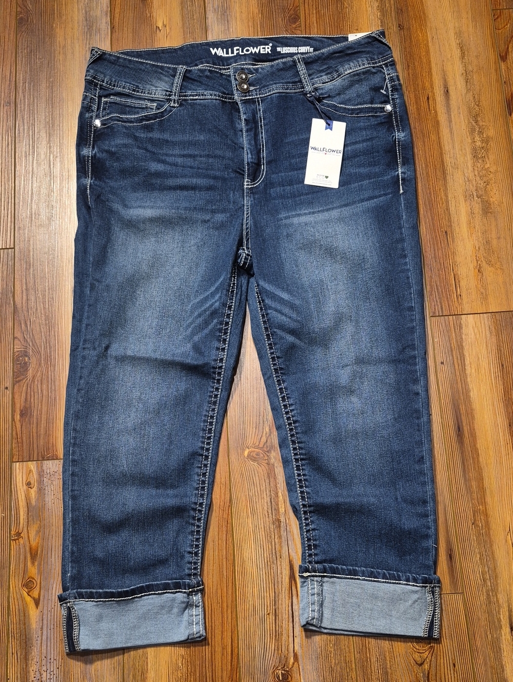 NWT Wallflower Women's Lucious Curvy Fit Cuffed Jean Capris - Sz. 18W
